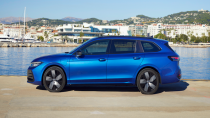 Yeni Volkswagen Passat 2 milyon 433 bin TL'den satışa çıktı