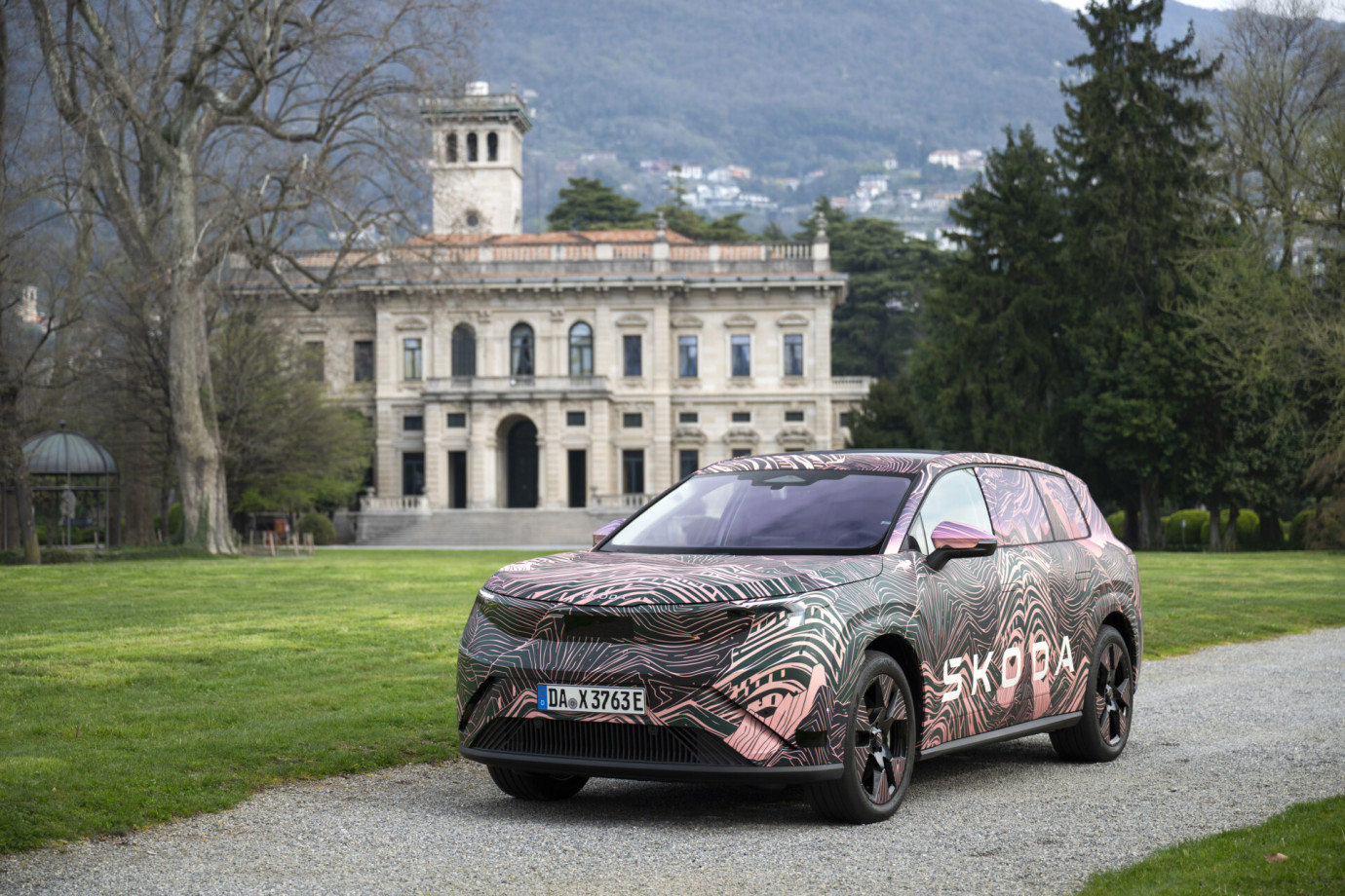 Skoda’nın Yeni Amiral Gemisi 600 Km'nin  üzerinde menzil sunuyor. 
