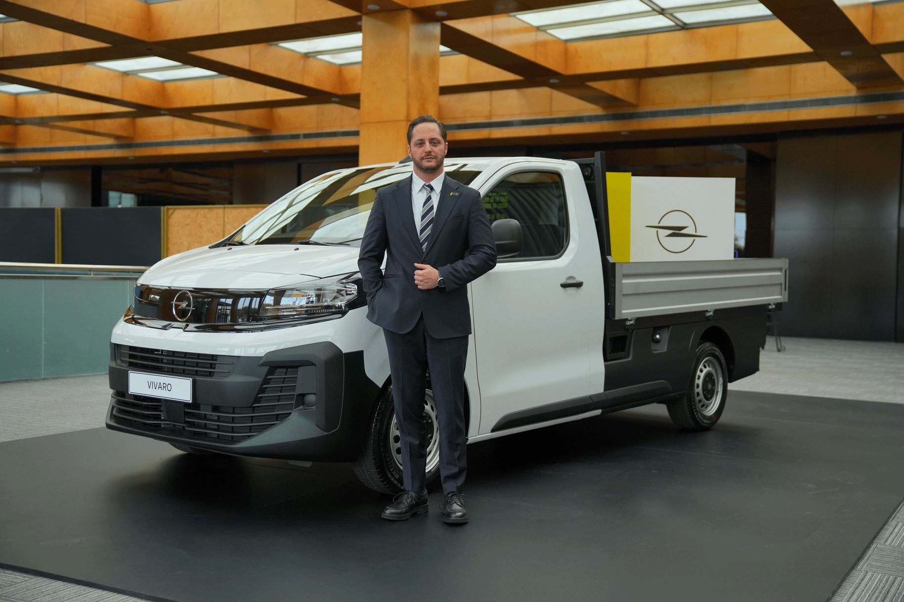 Yeni Yerli Opel Vivaro  Kamyonet Satışa Sunuldu!