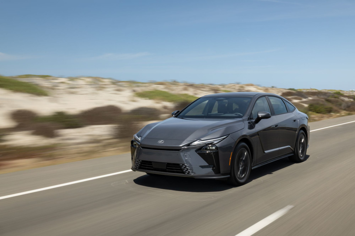 Lexus Türkiye'de 10. yılını yeni ES modeliyle kutluyor
