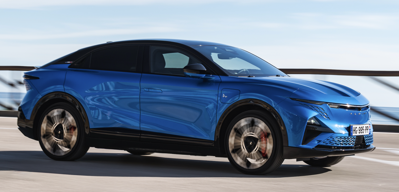 “Takım elbiseli yarış otomobili”  Alpine A390, Türkiye’de satışa sunuldu