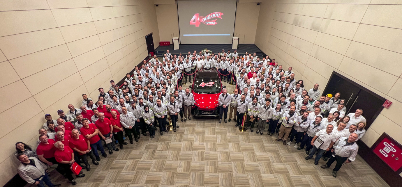 Toyota Türkiye 4 milyonuncu aracını banttan indirdi