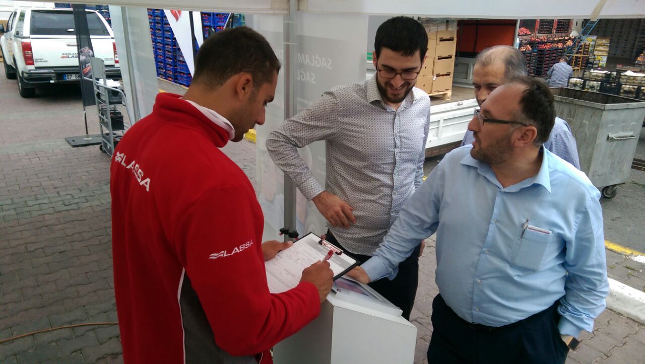 Lassa, Ramazan'ı sürücülerle geçirdi