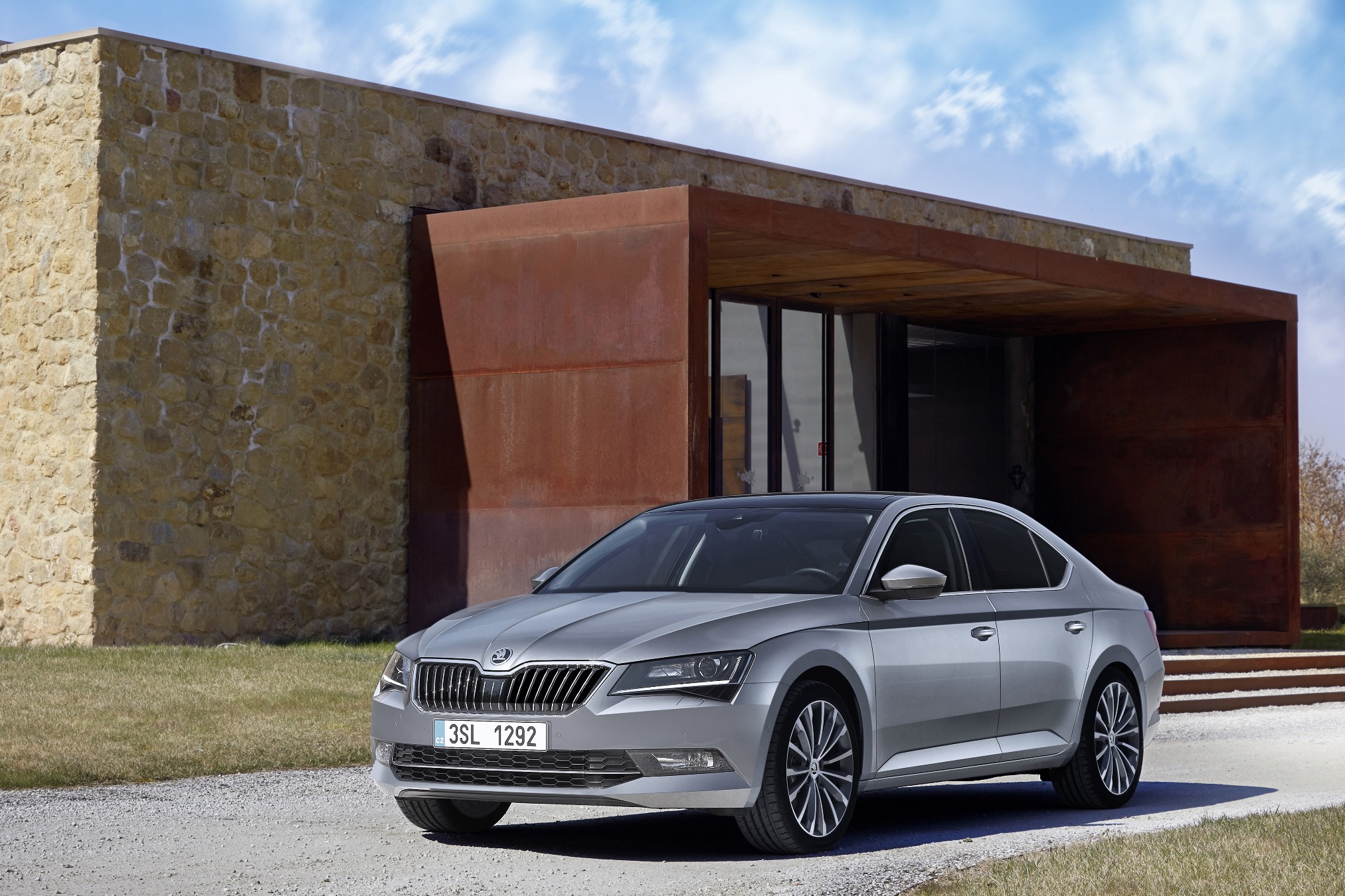 Skoda Superb showroomlar'da !