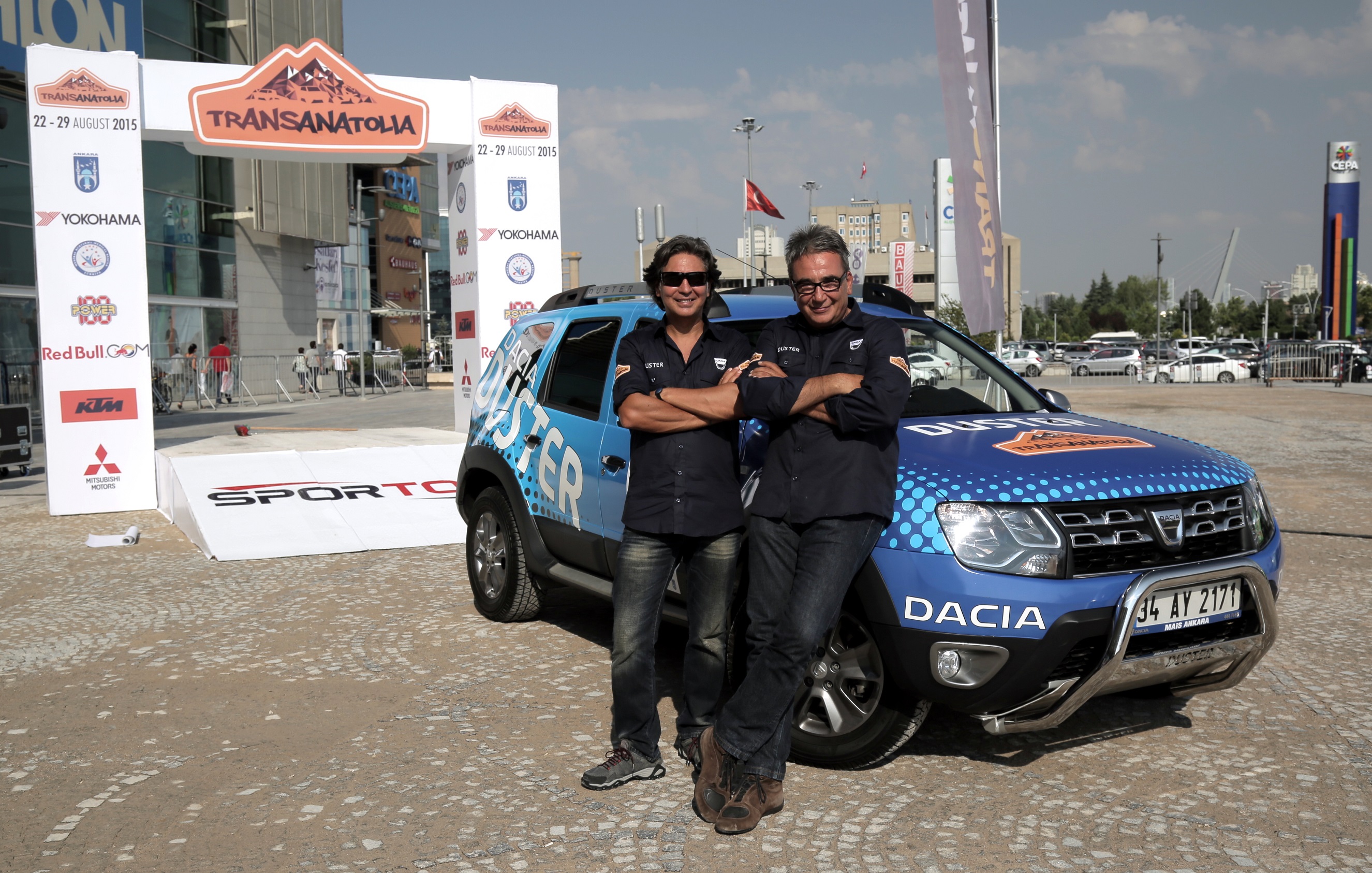 DACIA DUSTER, SAFFET ÜÇÜNCÜ ILE TRANSANATOLIA PARKURUNDA YER ALIYOR!