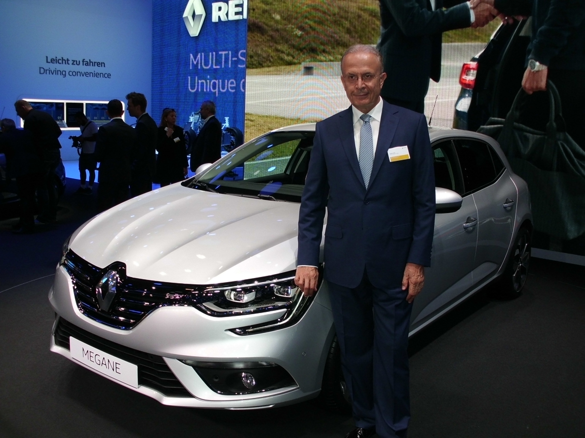 Renault, Frankfurt’ta yeni Megane HB’yi tanıttı