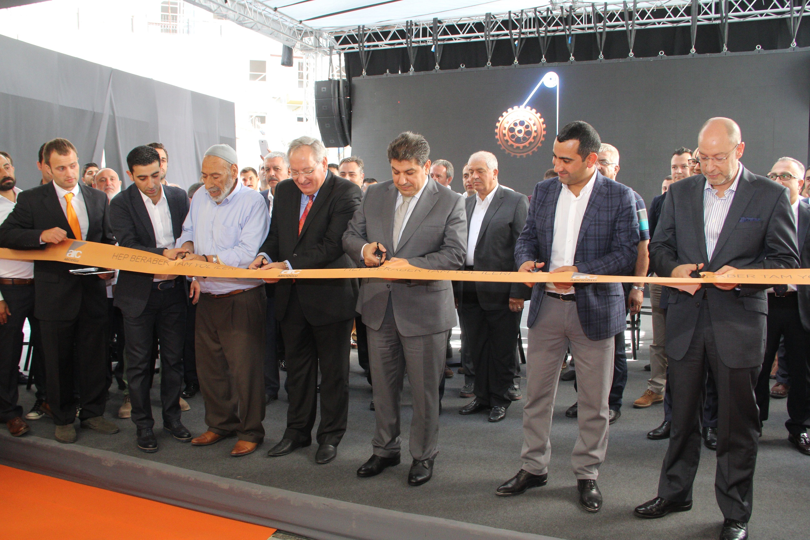 Arıcıoğlu, yeni merkezini açtı