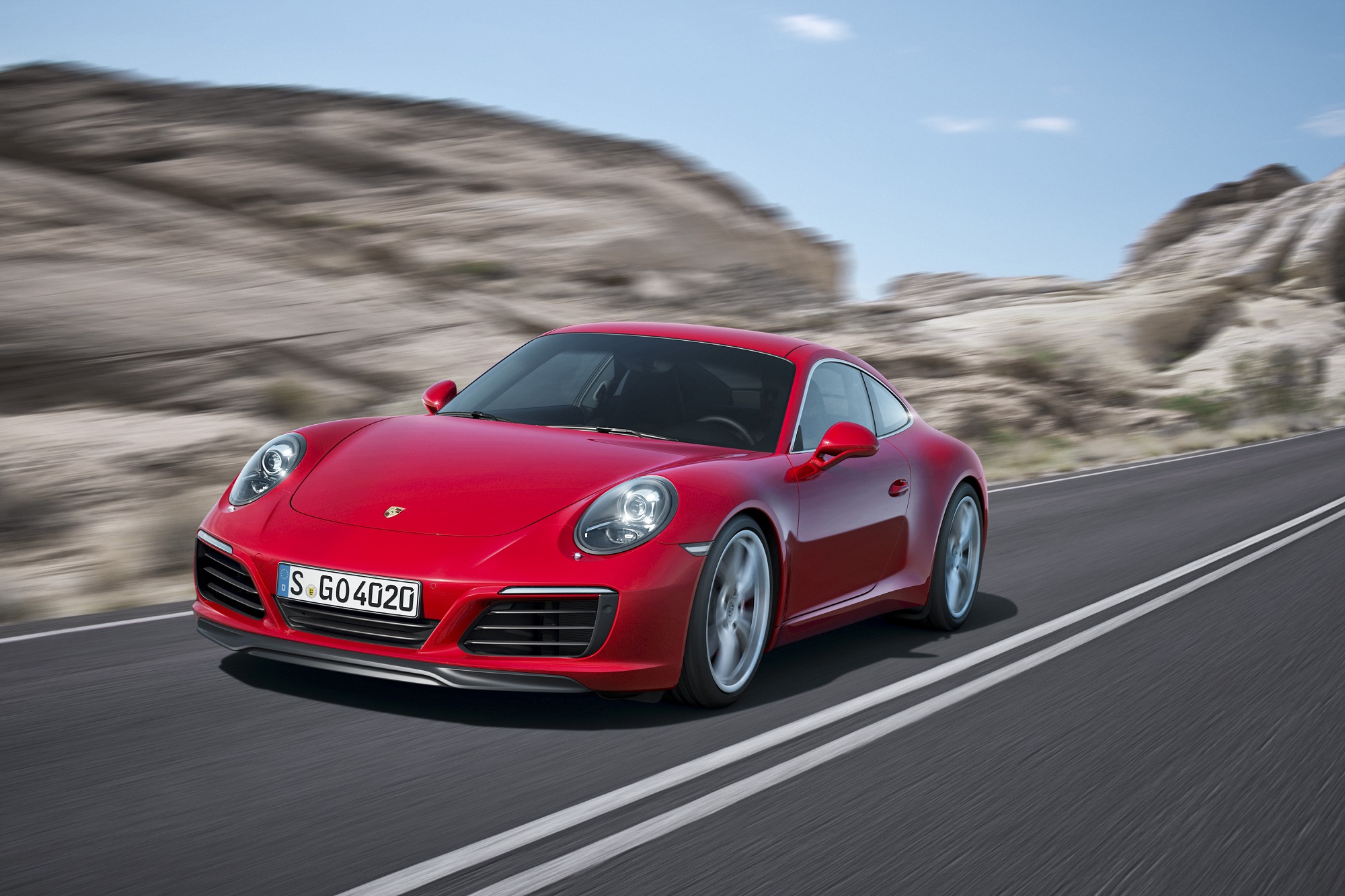 Yeni Porsche 911 Carrera yollara çıktı