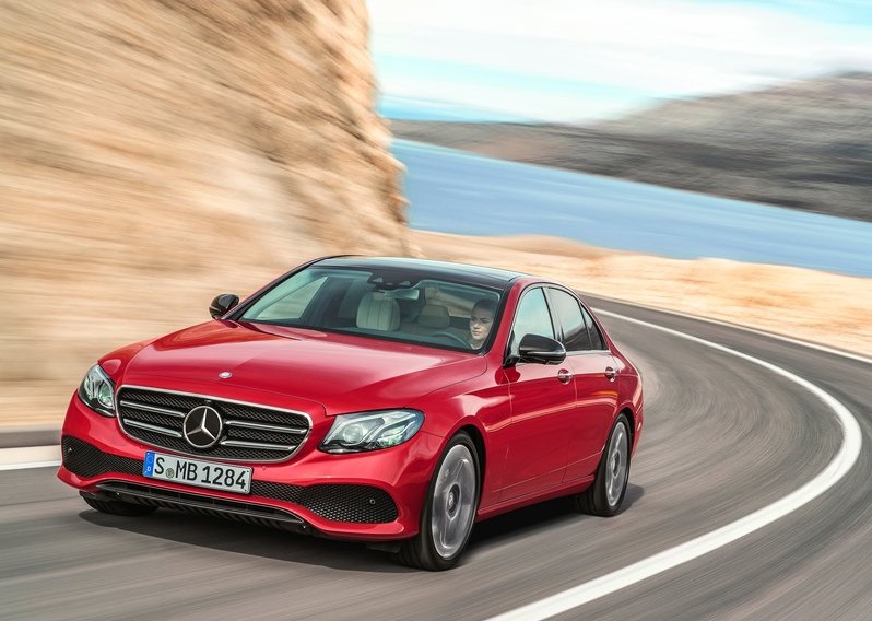 Yeni Mercedes- Benz E-Class’ın örtüsü kalktı