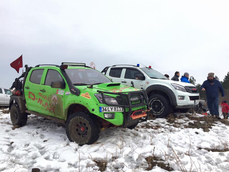 Isuzu D-Max, Kartepe Off Road’ta 60 araçla şov yaptı