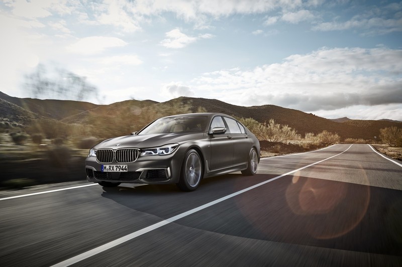 BMW M760i xDrive, 600 HP ile geliyor
