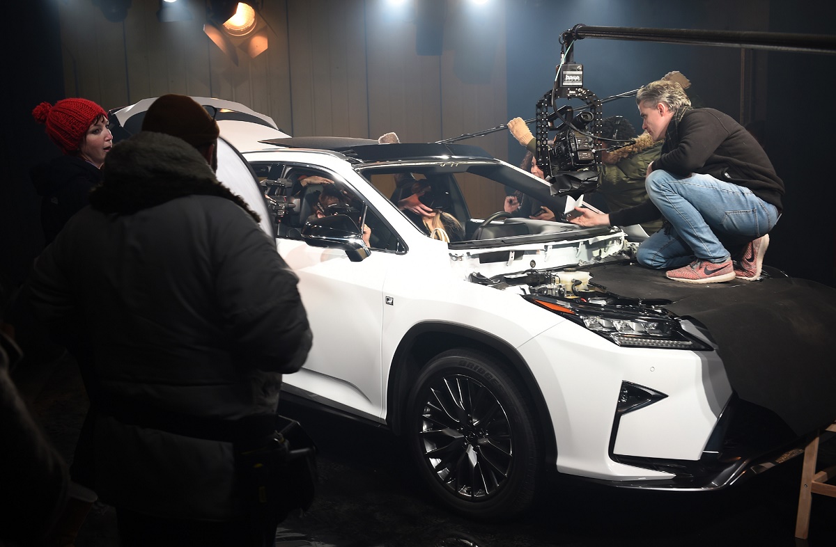 Jude Law'dan Lexus RX'e özel sürpriz