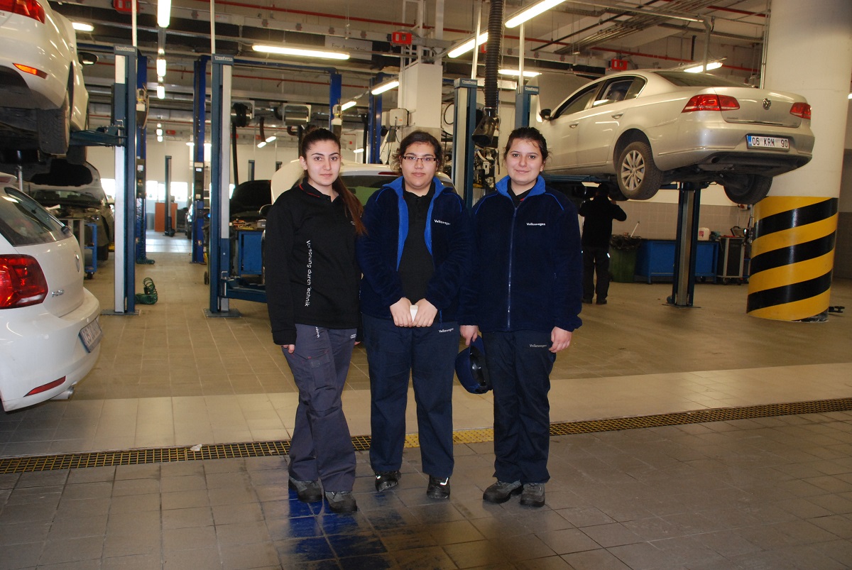 Doğuş Oto kızları, Ankara'da iş başı yaptı