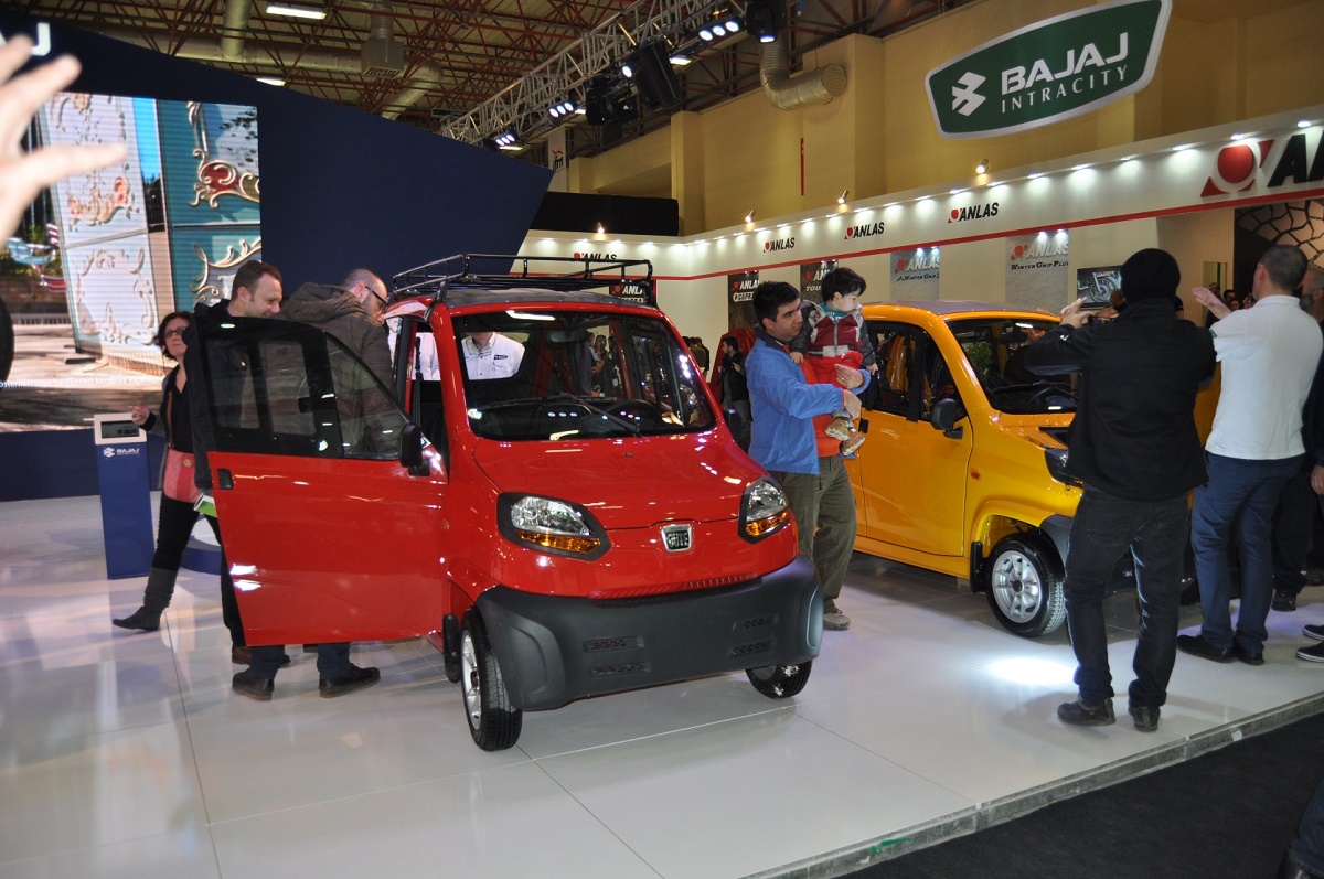Bajaj,'ın öne çıkan modelleri fuarda