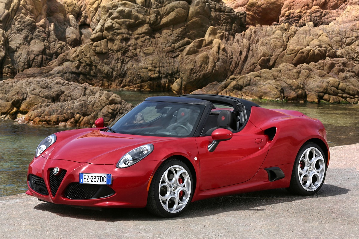 Alfa Romeo 4C Spider, Türkiye'ye adım attı!
