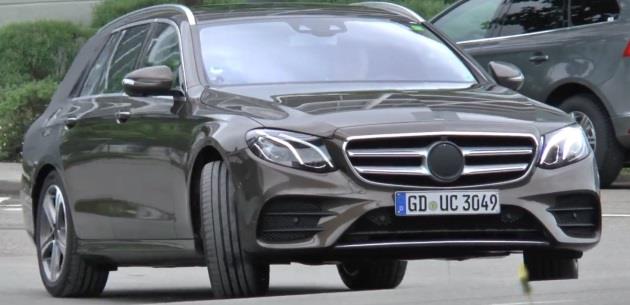 Yeni Mercedes E Serisi Station perdelerini aralıyor