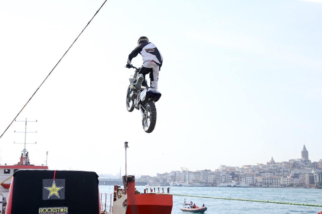 Boğazda 21 metrelik atlayış rekoru