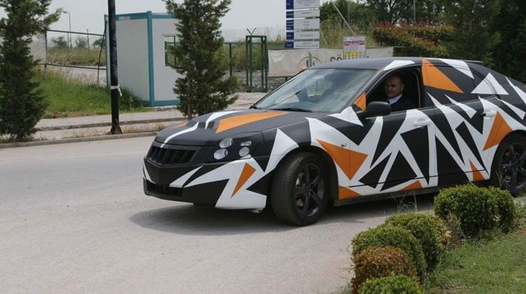 Bakan Özlü, yerli otomobili test etti