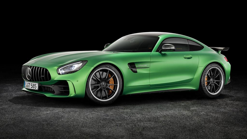 Mercedes AMG GT R perdelerini kaldırdı
