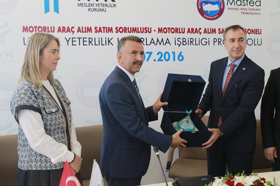 Araç alım satımında sertifikalı danışmanlık geliyor