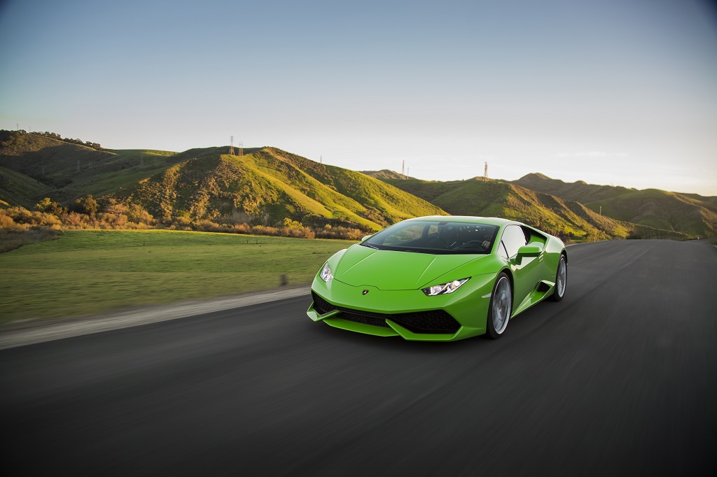 Kiralık Lamborghini ile kaza yaptı