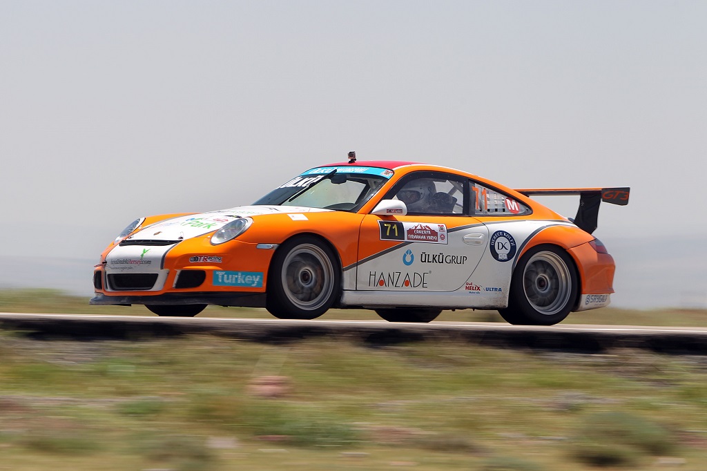 Otomobil sporlarında renkli hafta sonu