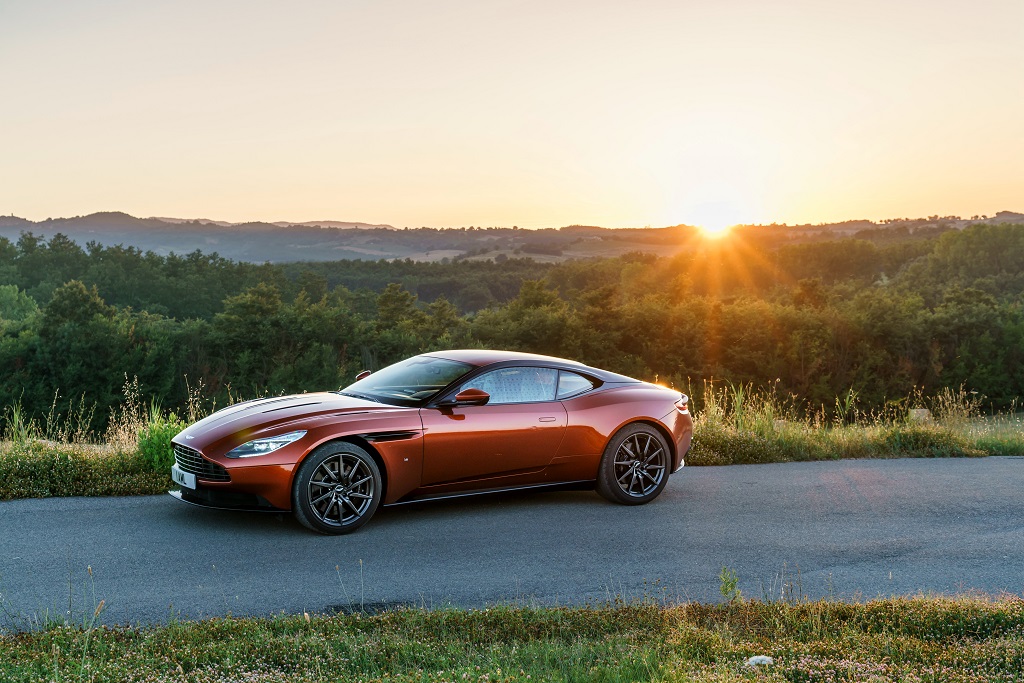Aston Martin DB11’e otomobil basınından tam not