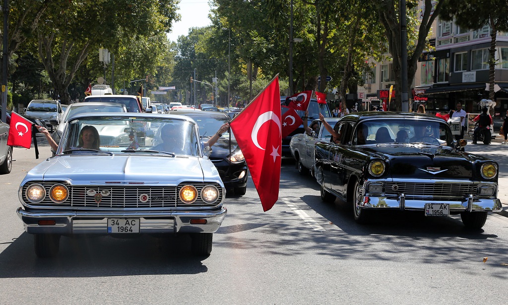 Yarım asırlık otomobiller Zafer Bayramı'nı kutlayacak