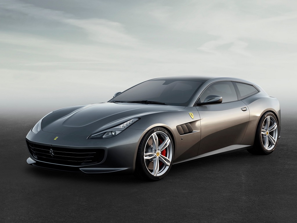 Ferrari FF'in yerini yeni GTC4 Lusso aldı