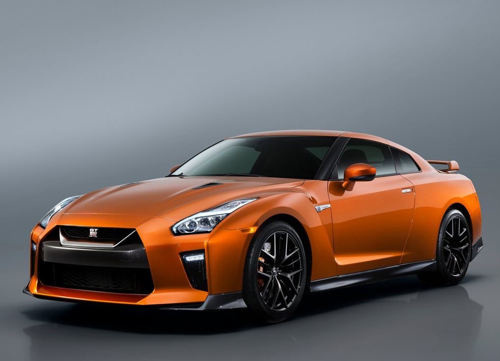 Yenilenen Nissan GT-R tanıtıldı