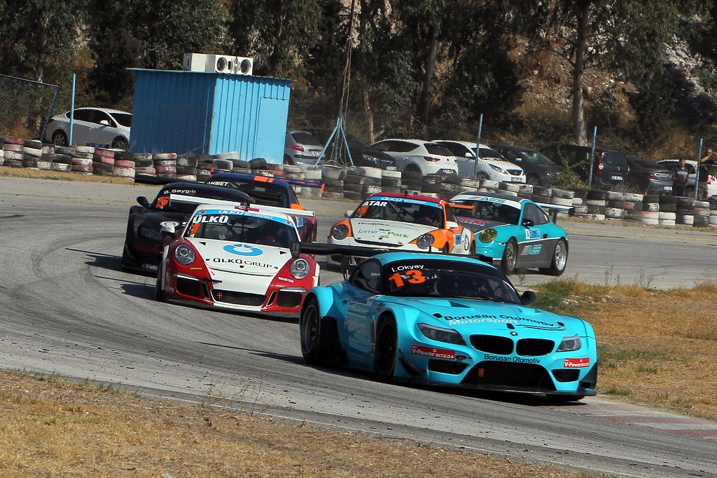 Ülkü Yarış Pisti'nde büyük çekişme