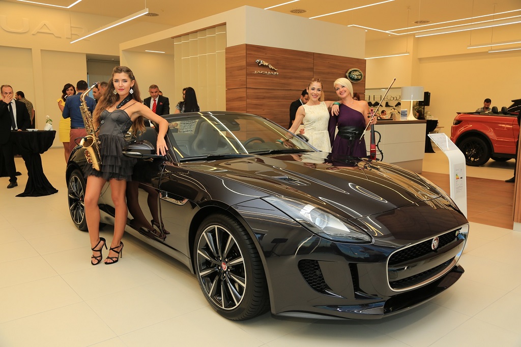 Adana'da Jaguar Land Rover showroomu açıldı