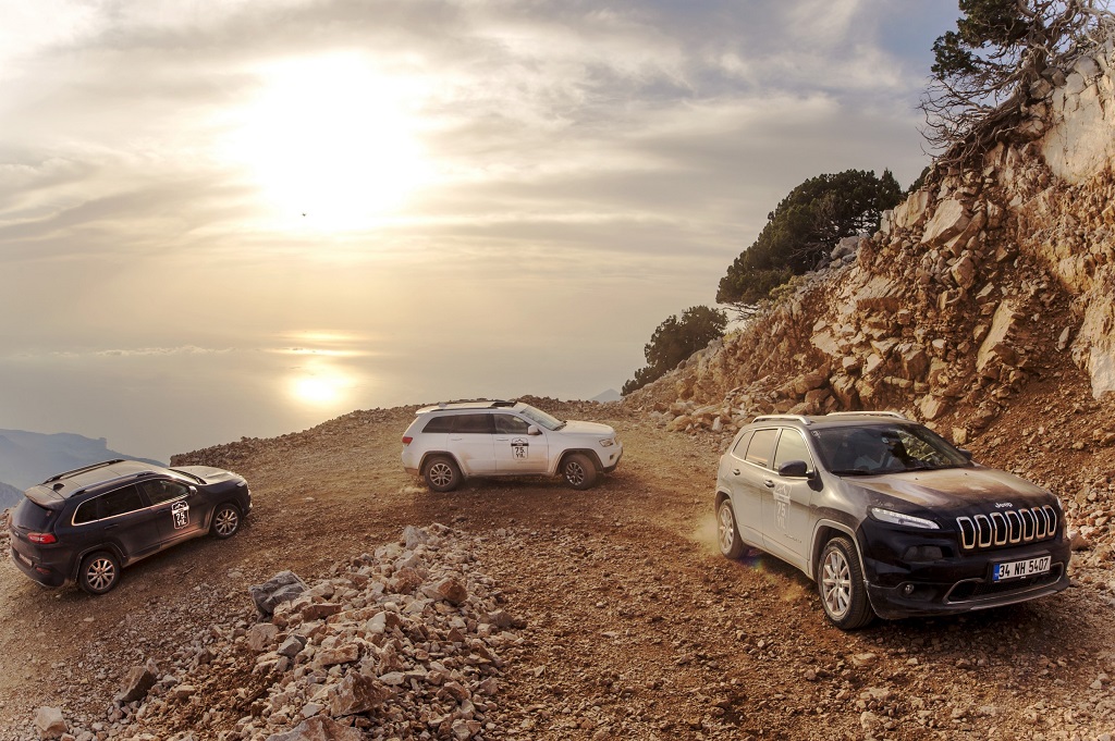 Jeep'in 75.yıla özel gövde gösterisi