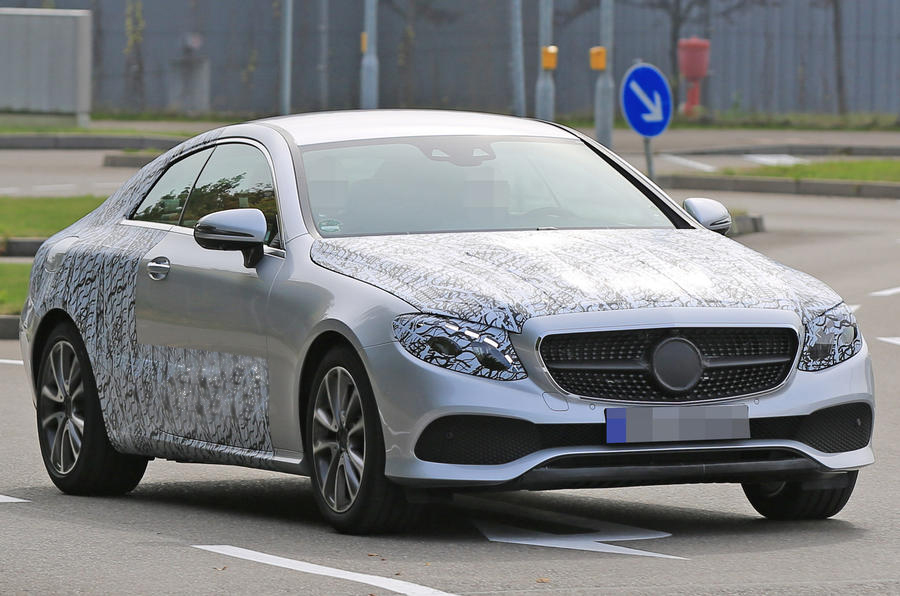 Mercedes E Serisi Coupe hafif kamuflajlı yakalandı