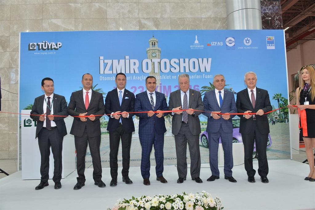 İzmir Otoshow Fuarı açıldı