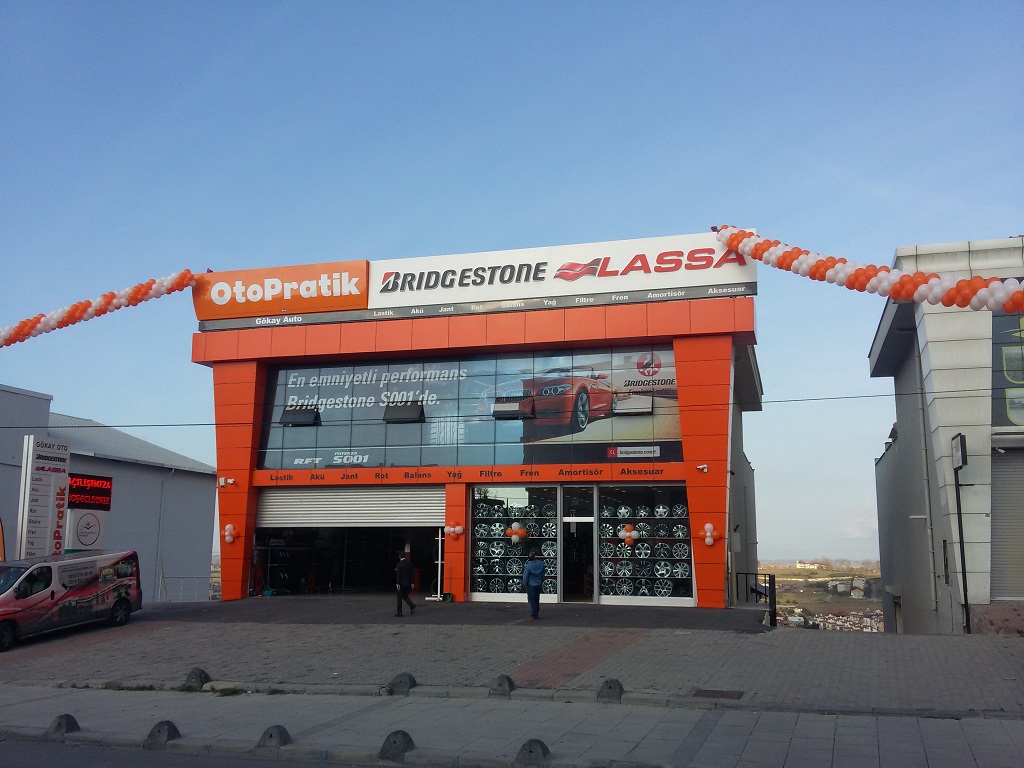 Brisa Arnavutköy'deki Otopratik mağazasını açtı