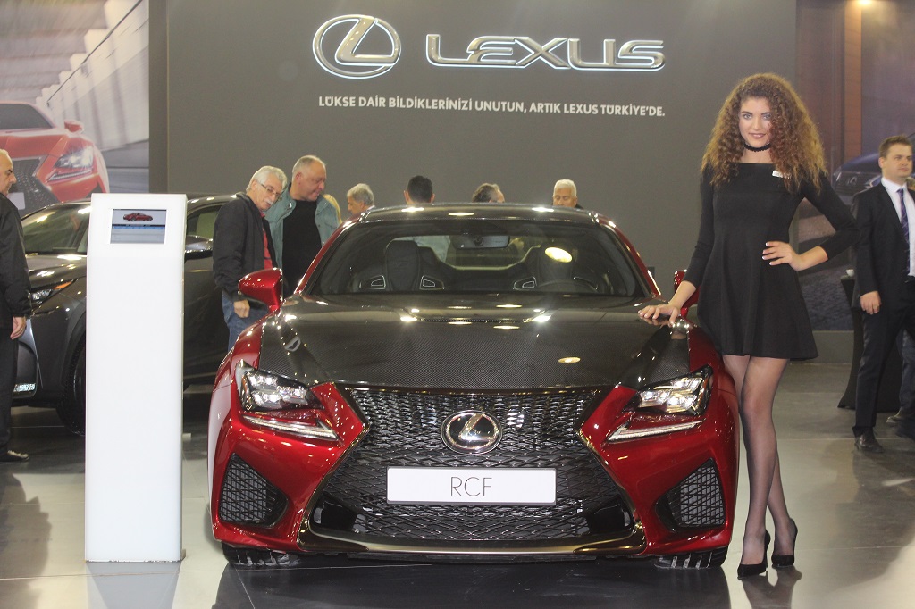 Lexus'tan Bursa Otoshow'da lüks gösterisi