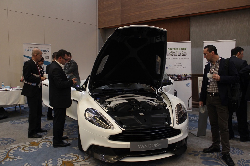 Dünya Otomobil Konferansı'nda Aston Martin ışıltısı