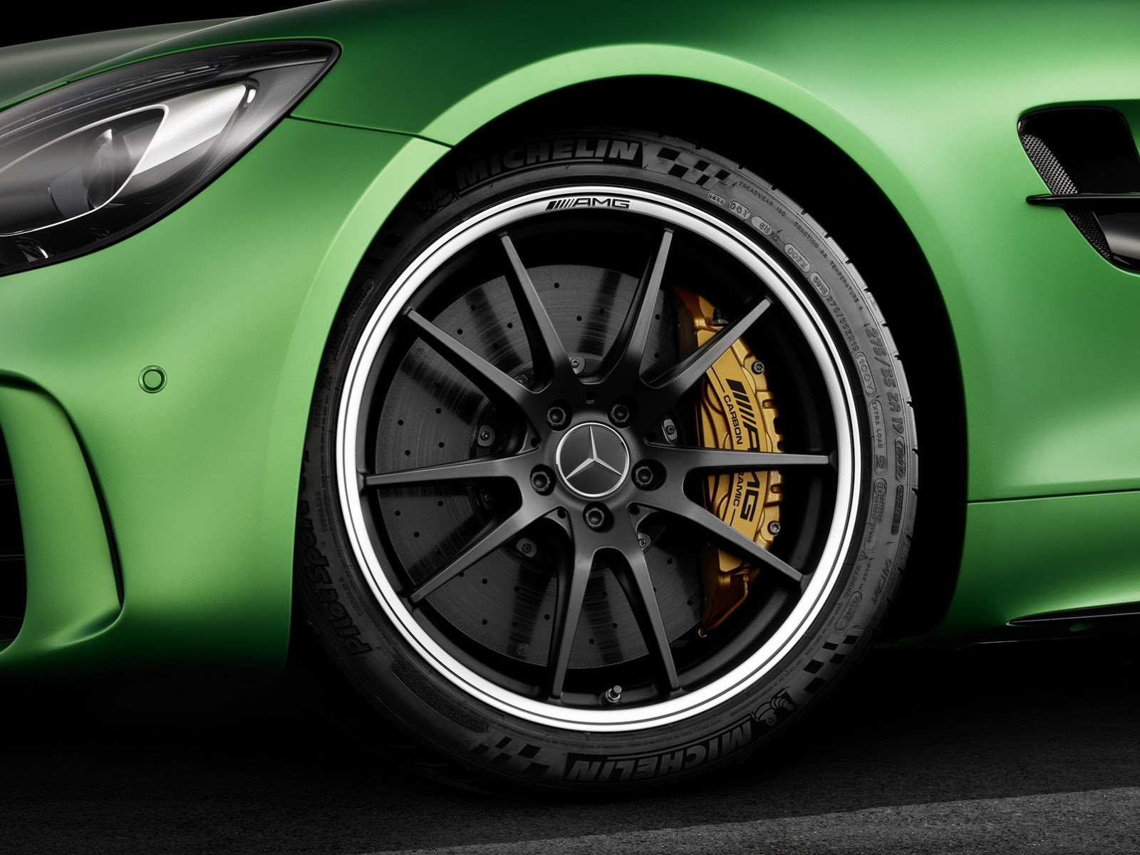 AMG GT R, Michelin'e emanet.