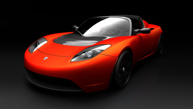 Tesla Roadster geri dönüyor.