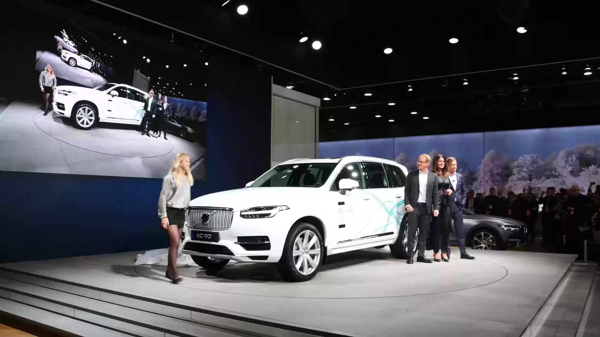 Volvo'nun otonom sürüşünü müşteriler test edecek.