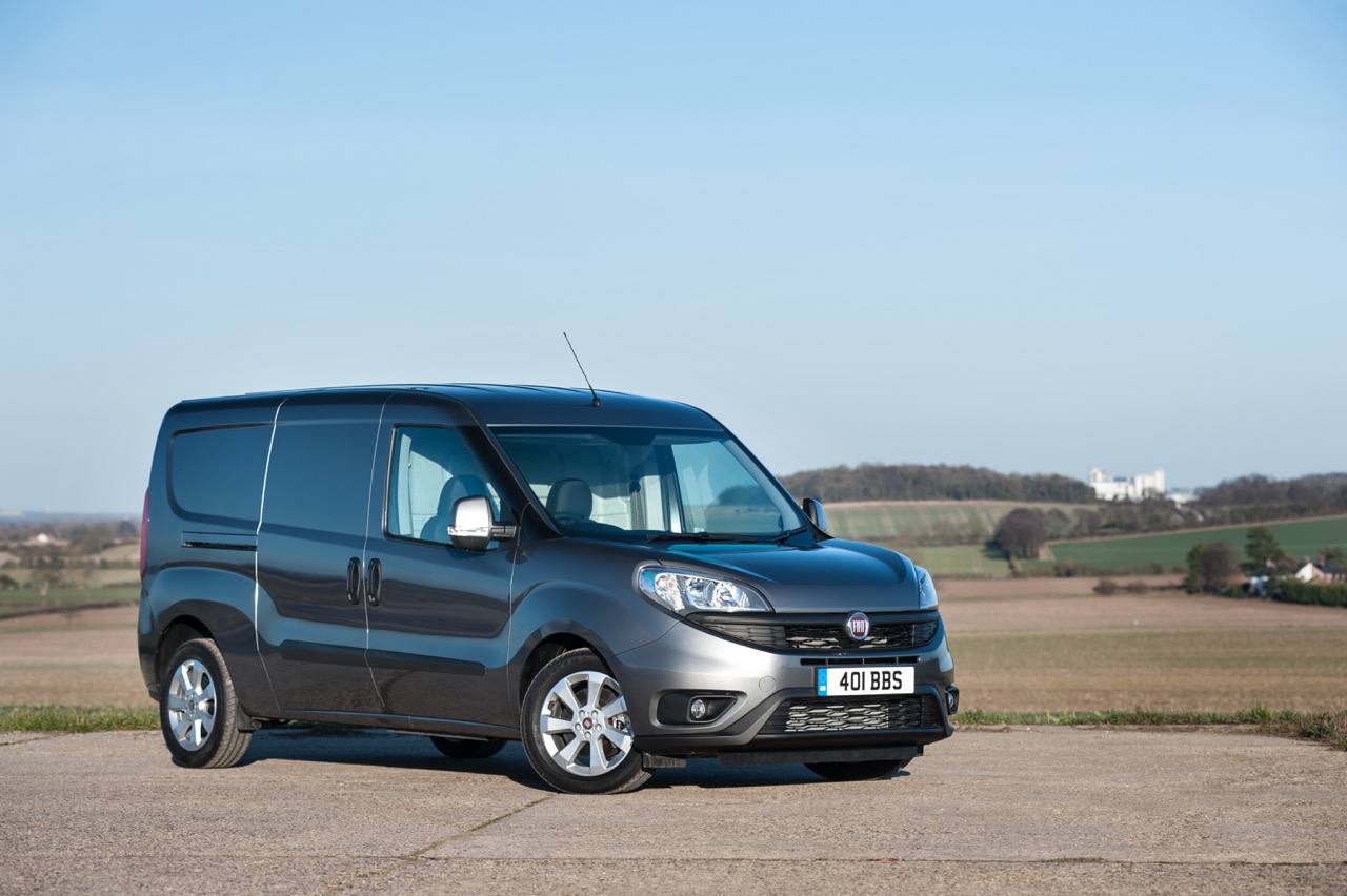 Fiat Doblo ve Fiorino, İngiltere’de sınıflarının en iyisi seçildi.