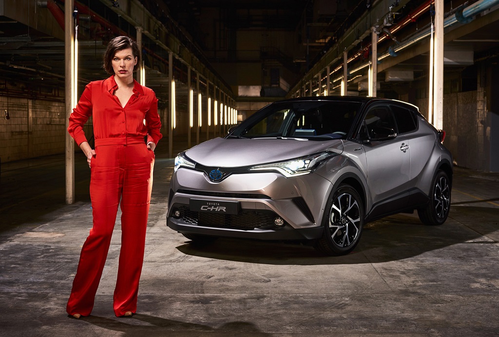 Toyota C-HR ve Milla Jovoviç Londra'da buluştu
