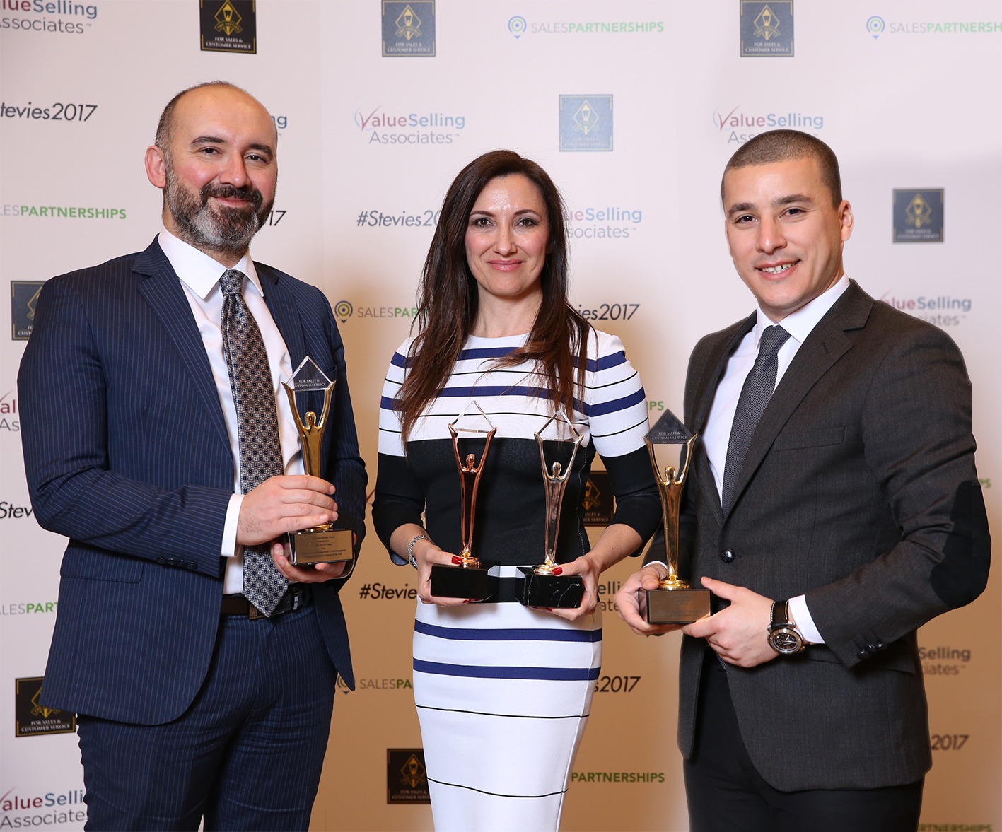 Dört Stevie İnci Akü'ye gitti.