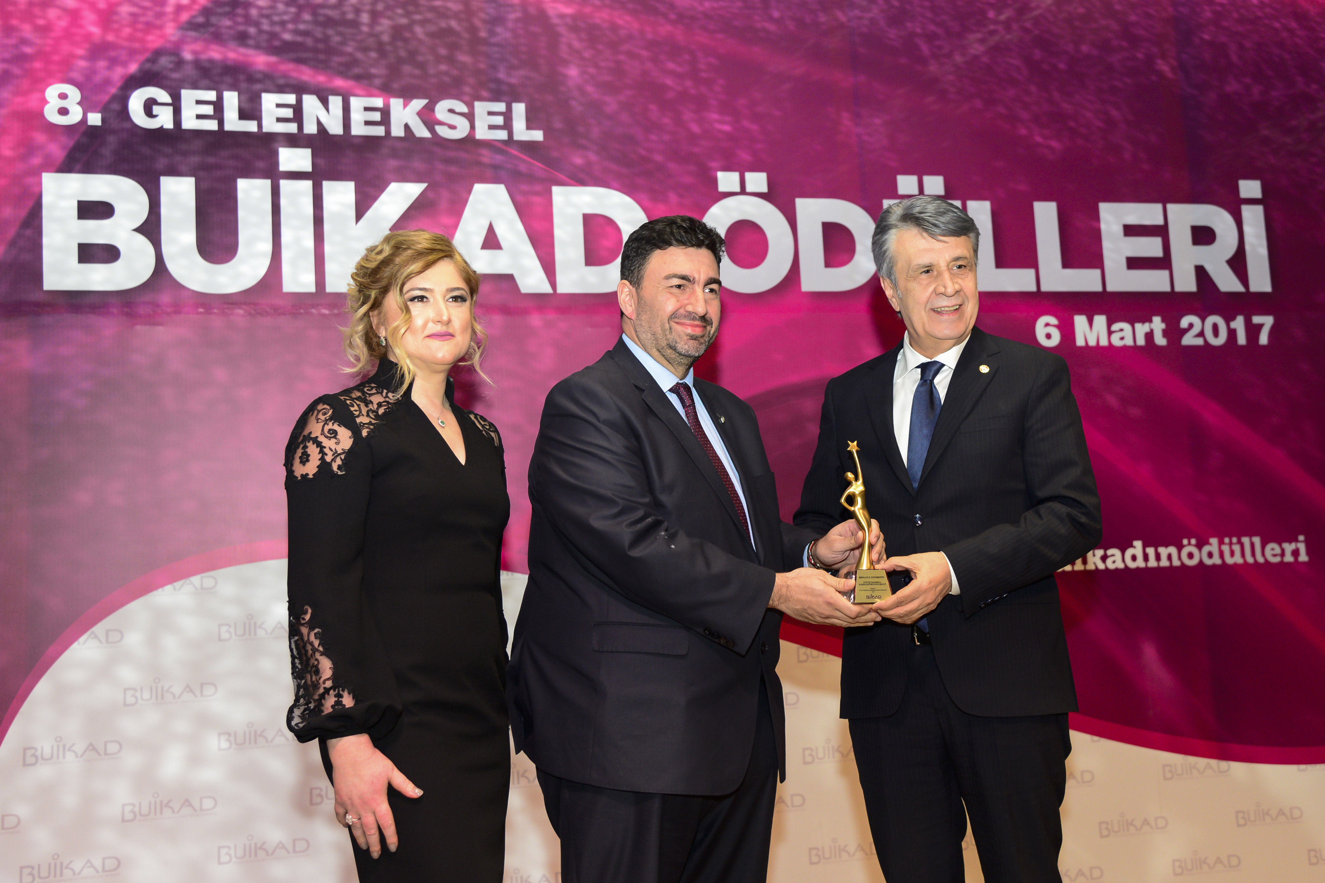 Kadınlara İş Yaşamında Destek Ödülü Oyak Renault'nun.