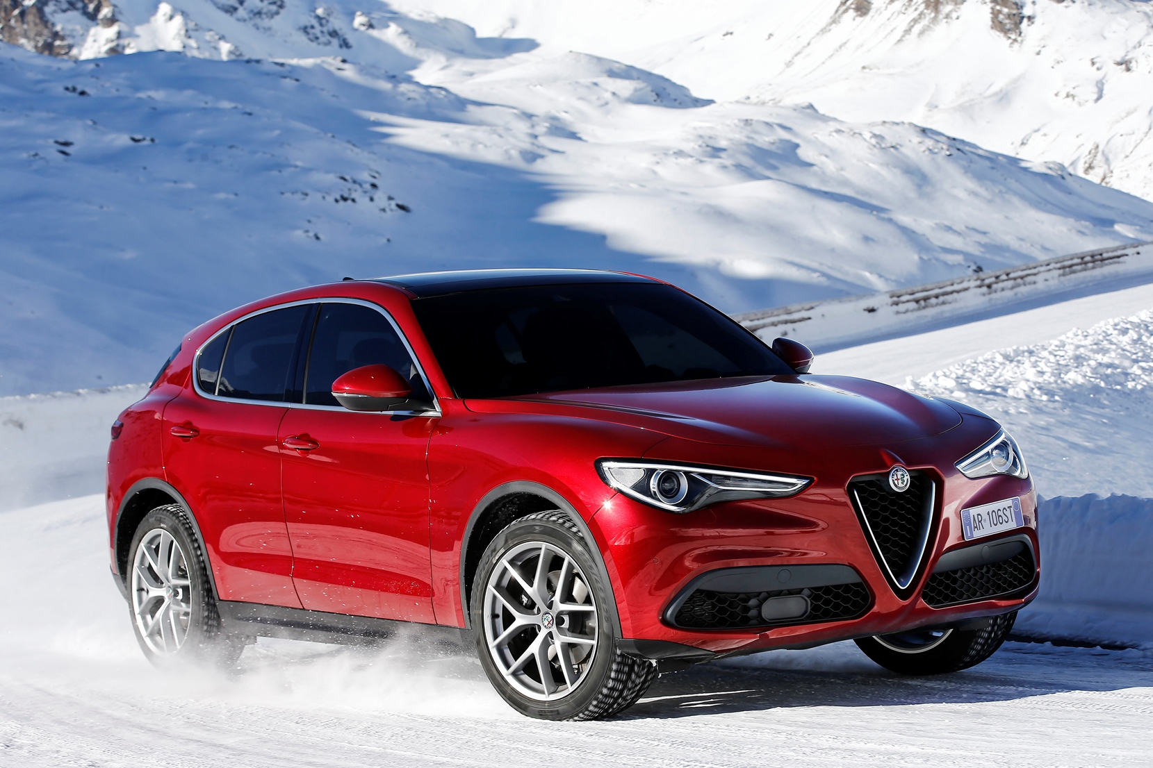 Alfa Romeo'nun ilk SUV'si Türkiye'ye geliyor.
