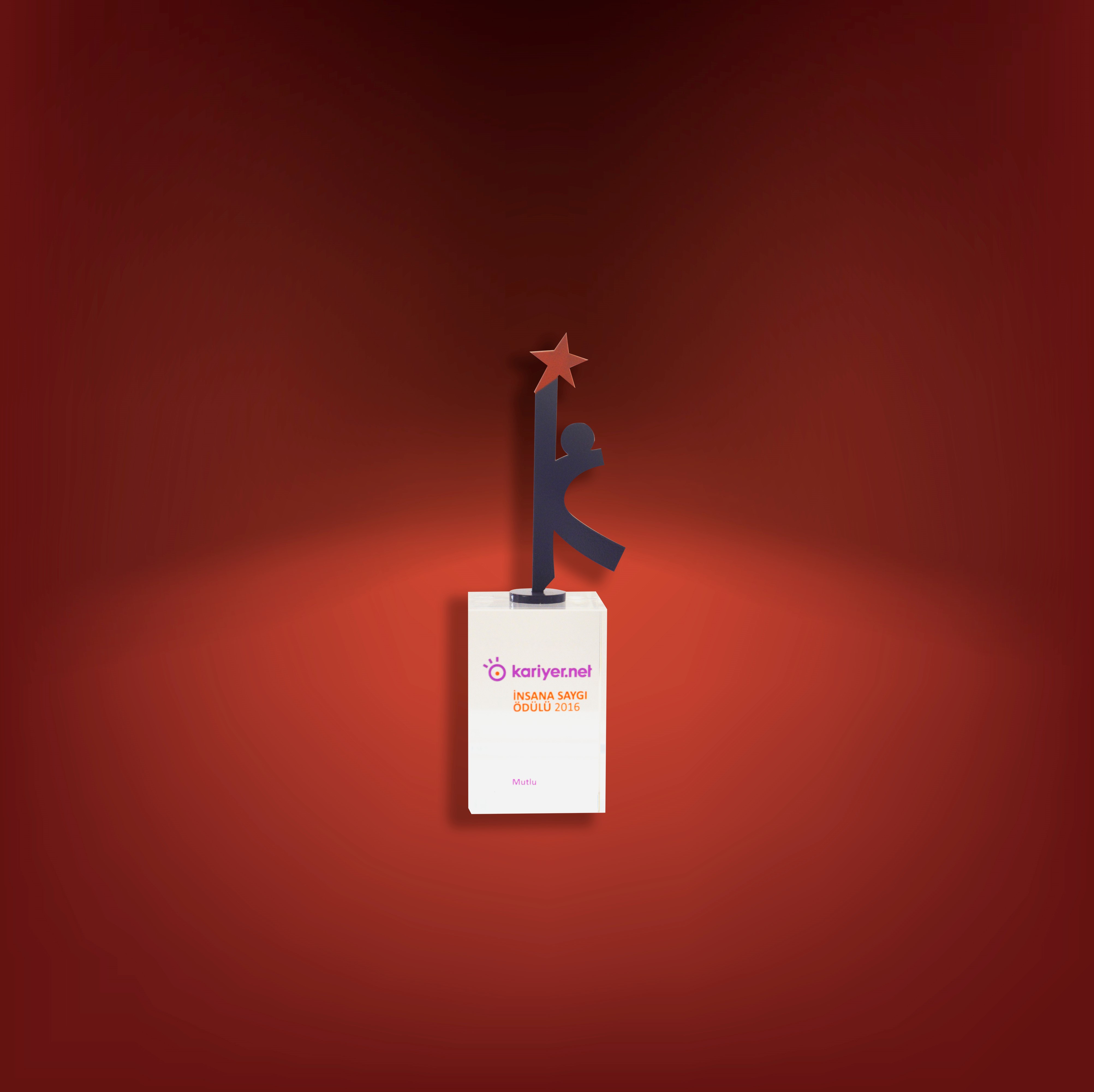 Mutlu Akü İnsana Saygı Ödülü'nü aldı.