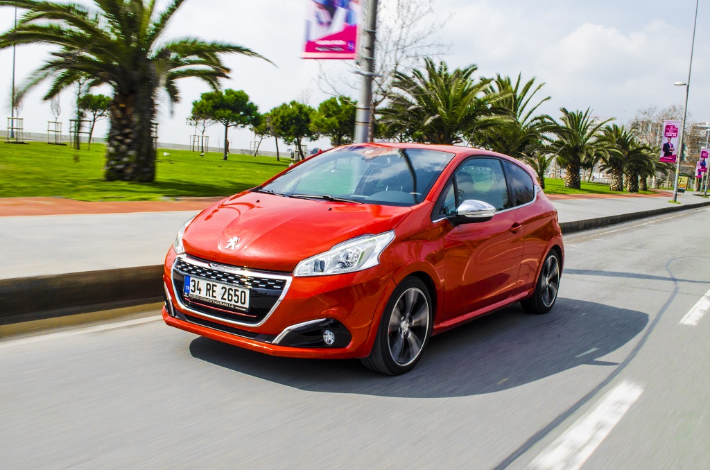 Sürüş izlenimi: Peugeot 208 GTi by Peugeot Sport