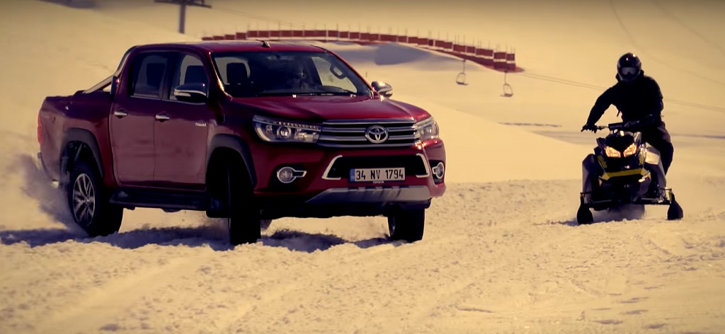 Toyota Hillux'tan kar macerası