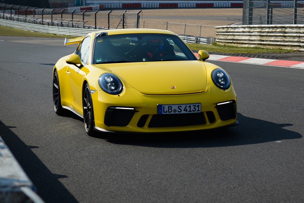 Yeni 911 GT3 Nurburing’de kendi rekorunu kırdı!